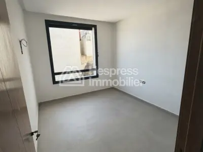 Vend luxe appartement à Fnideq. 5 pièces confortables. Vue sur mer, double vitrage