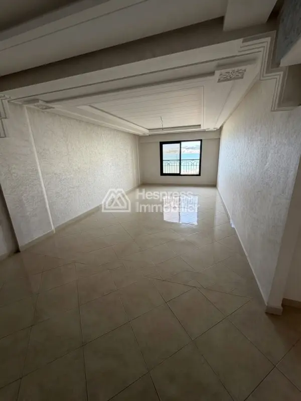 Appartement à vendre à Tanger iris Center. Surface totale 155 m². Porte blindée et vue sur mer