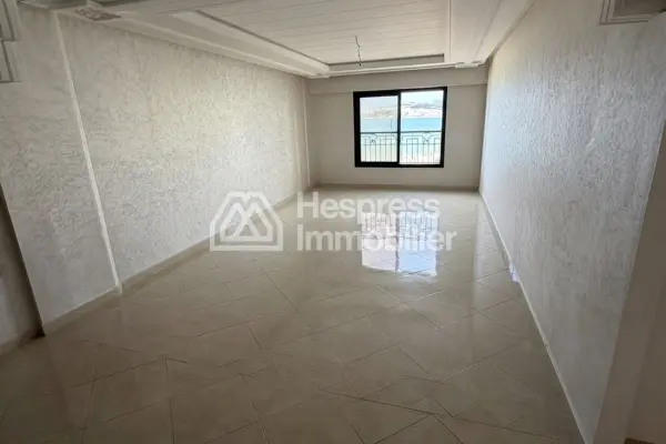 Appartement à vendre à Tanger iris Center. Surface totale 155 m². Porte blindée et vue sur mer
