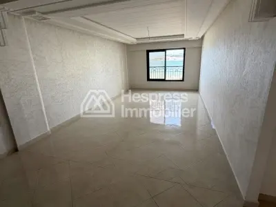 Appartement à vendre à Tanger iris Center. Surface totale 155 m². Porte blindée et vue sur mer