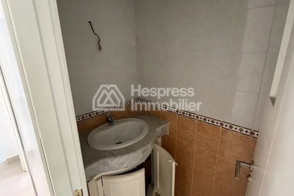 Appartement à vendre à Tanger iris Center. Surface totale 155 m². Porte blindée et vue sur mer