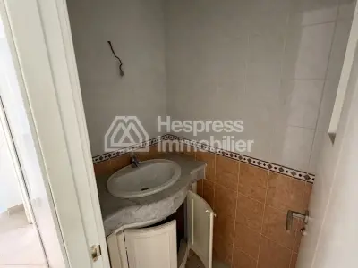 Appartement à vendre à Tanger iris Center. Surface totale 155 m². Porte blindée et vue sur mer