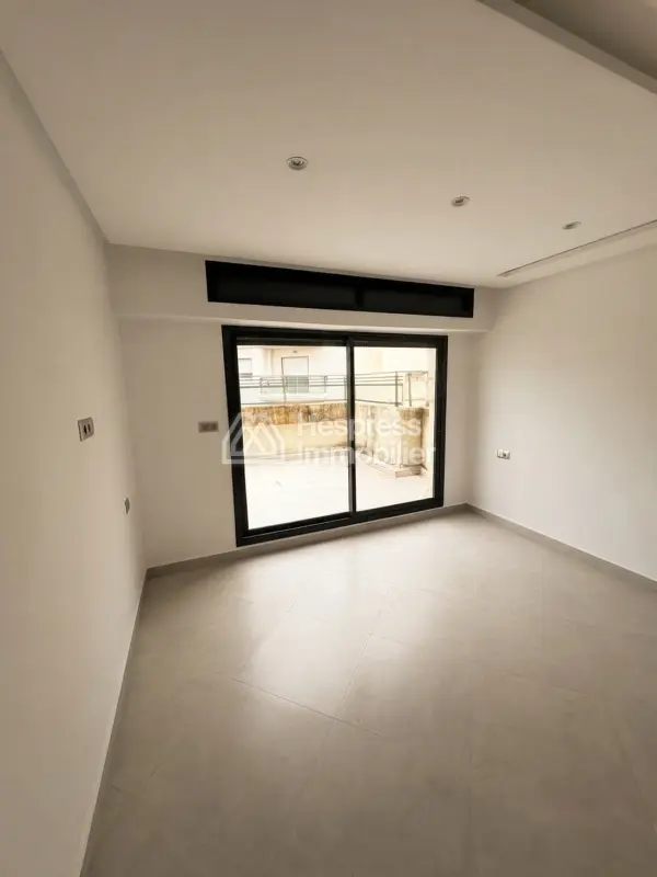 Appartement en location à Iberie. Surface de 135 m². Avec ascenseur et terrasse