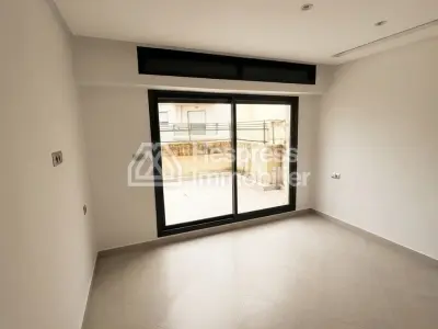 Appartement en location à Iberie. Surface de 135 m². Avec ascenseur et terrasse
