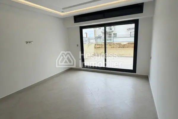 Appartement en location à Iberie. Surface de 135 m². Avec ascenseur et terrasse