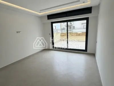 Appartement en location à Iberie. Surface de 135 m². Avec ascenseur et terrasse