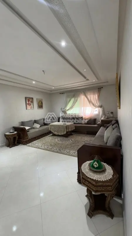 Sell apartment in the center. Area of 98 m². Private parking
