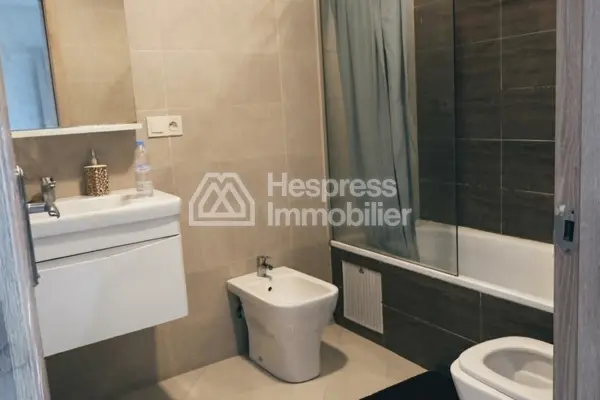 Sell apartment in the center. Area of 98 m². Private parking
