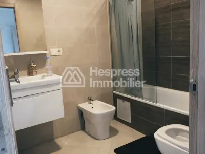 Sell apartment in the center. Area of 98 m². Private parking