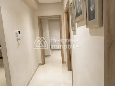 Sell apartment in the center. Area of 98 m². Private parking