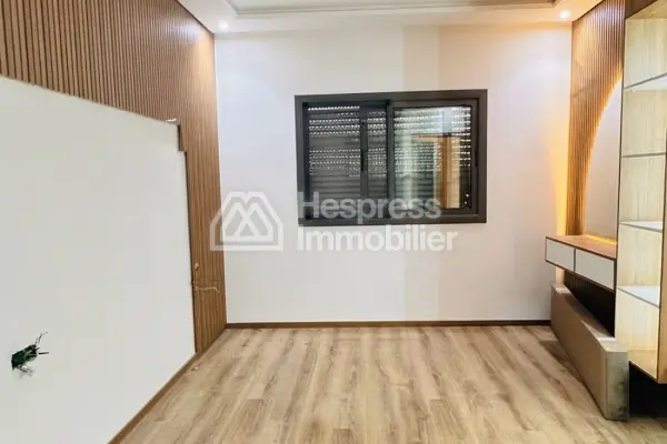 Appartement vide de deux chambres à louer