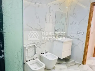 Appartement vide de deux chambres à louer