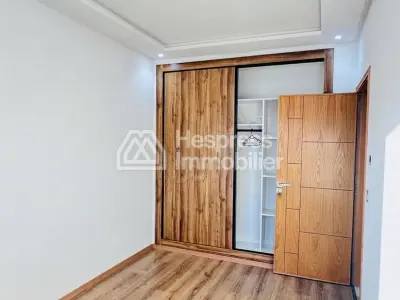 Appartement vide de deux chambres à louer