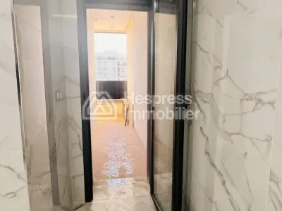 Appartement vide de deux chambres à louer