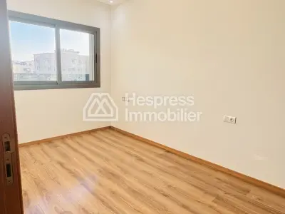 Appartement vide de deux chambres à louer
