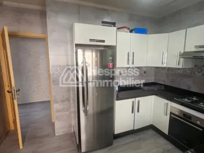 Bel appartement à louer en centre-ville. 3 grandes pièces. Meublé.
