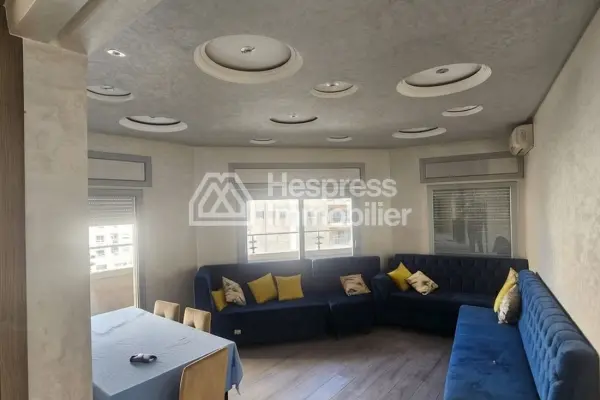 Bel appartement à louer en centre-ville. 3 grandes pièces. Meublé.
