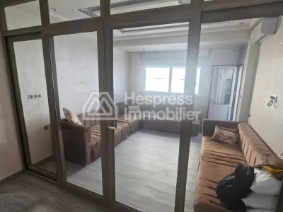 Bel appartement à louer en centre-ville. 3 grandes pièces. Meublé.