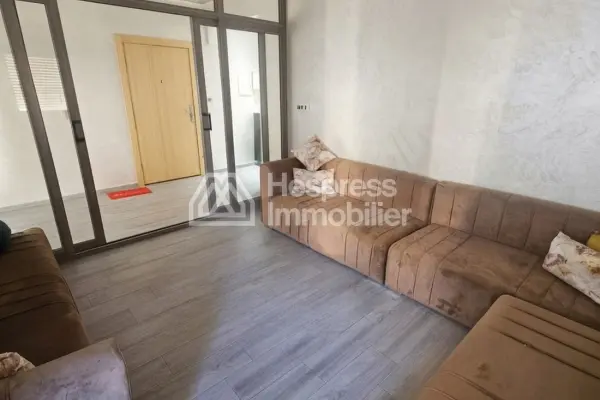 Bel appartement à louer en centre-ville. 3 grandes pièces. Meublé.