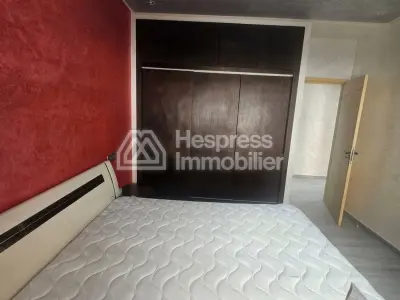 Bel appartement à louer en centre-ville. 3 grandes pièces. Meublé.