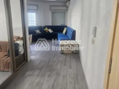 Bel appartement à louer en centre-ville. 3 grandes pièces. Meublé.