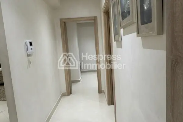 Superbe appartement à louer en plein centre-ville. Surface totale : 98 m². Meublé.