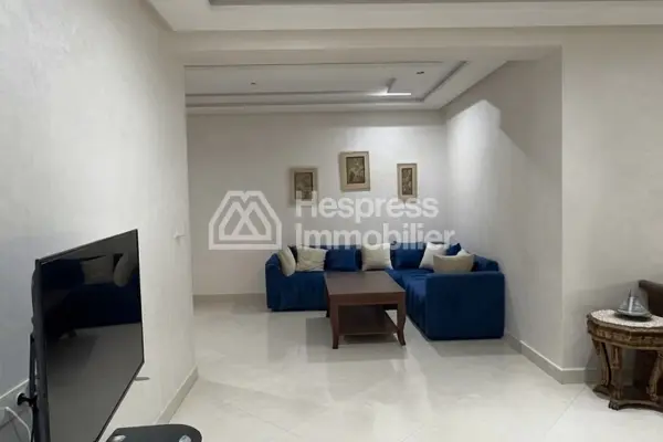 Superbe appartement à louer en plein centre-ville. Surface totale : 98 m². Meublé.