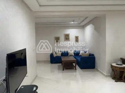 Superbe appartement à louer en plein centre-ville. Surface totale : 98 m². Meublé.