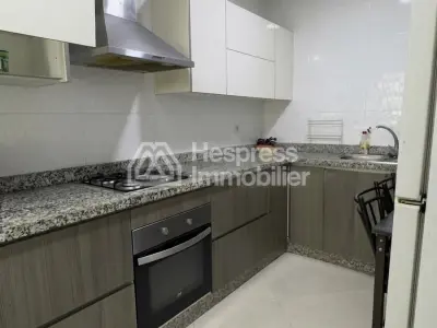 Superbe appartement à louer en plein centre-ville. Surface totale : 98 m². Meublé.