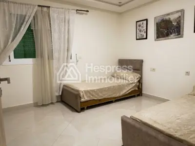 Superbe appartement à louer en plein centre-ville. Surface totale : 98 m². Meublé.