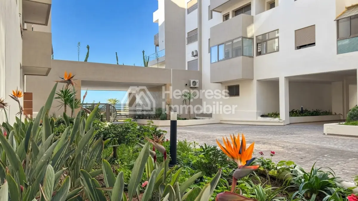 Luxury apartment 100m from the sea