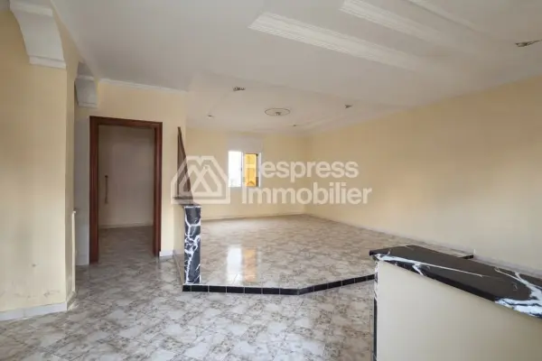 À Vendre: Villa avec du potentiel à rénover