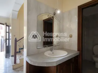 À Vendre: Villa avec du potentiel à rénover