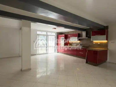 À Vendre: Villa avec du potentiel à rénover