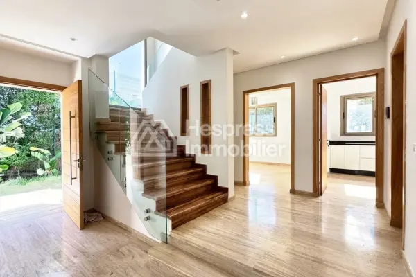 For rent: Stunning modern villa with private pool