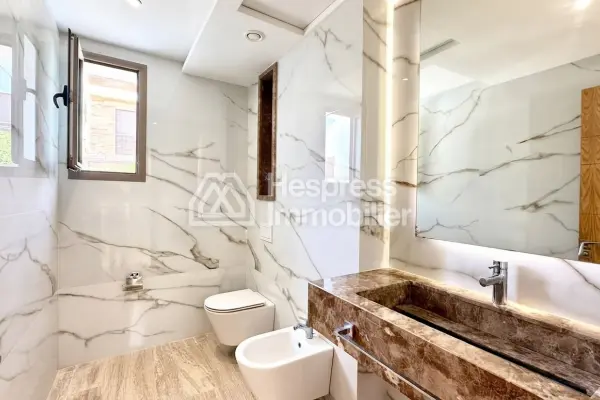 For rent: Stunning modern villa with private pool