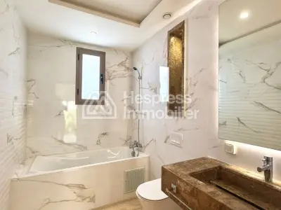 For rent: Stunning modern villa with private pool