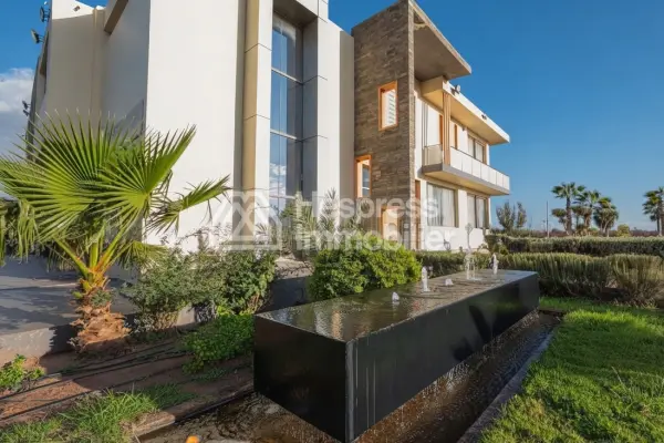The Sanctuary: Villa for sale in Issen, 1 hectare