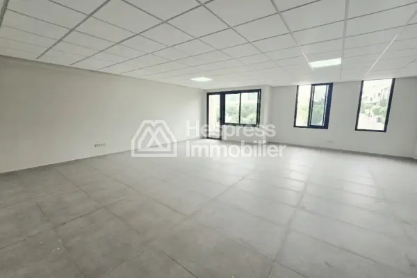 Beau bureau a Bouskoura ville verte 