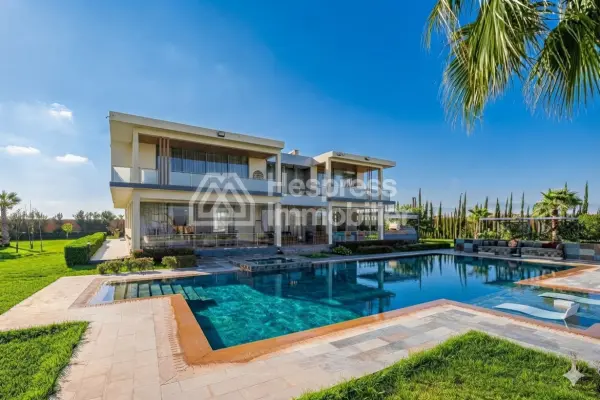 The Sanctuary: Villa for sale in Issen, 1 hectare