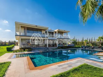The Sanctuary: Villa for sale in Issen, 1 hectare