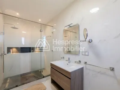 The Sanctuary: Villa for sale in Issen, 1 hectare