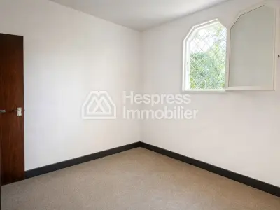 Charming House for Sale in Charaf - Needs Renovation