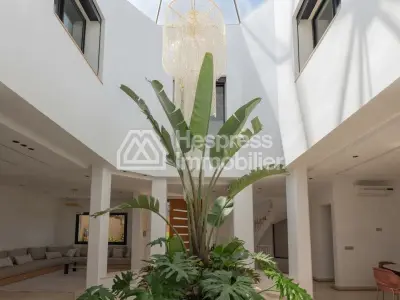 Villa d'exception à vendre sonaba – un écrin de verdure et de sérénité