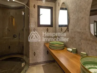 Villa d'exception à vendre sonaba – un écrin de verdure et de sérénité