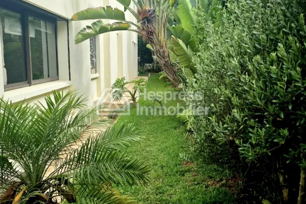 Magnificent villa in L' Oasis