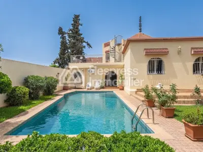 Villa with Great Potential: Panoramic View
