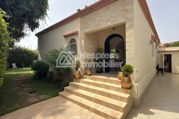 Villa with Great Potential: Panoramic View