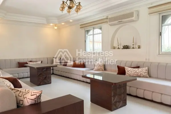 Villa with Great Potential: Panoramic View
