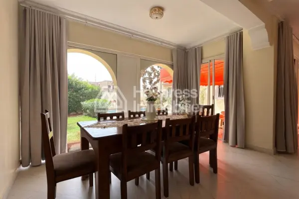 Villa with Great Potential: Panoramic View